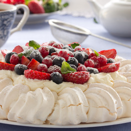 Торт Павлова со свежими ягодами
