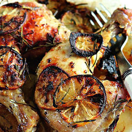 Запеченные куриные окорочка с лимоном, чесноком и травами